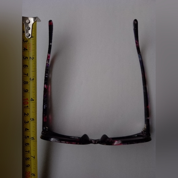 Cateyes  shape Sunglasses like new - Picture 6 of 8